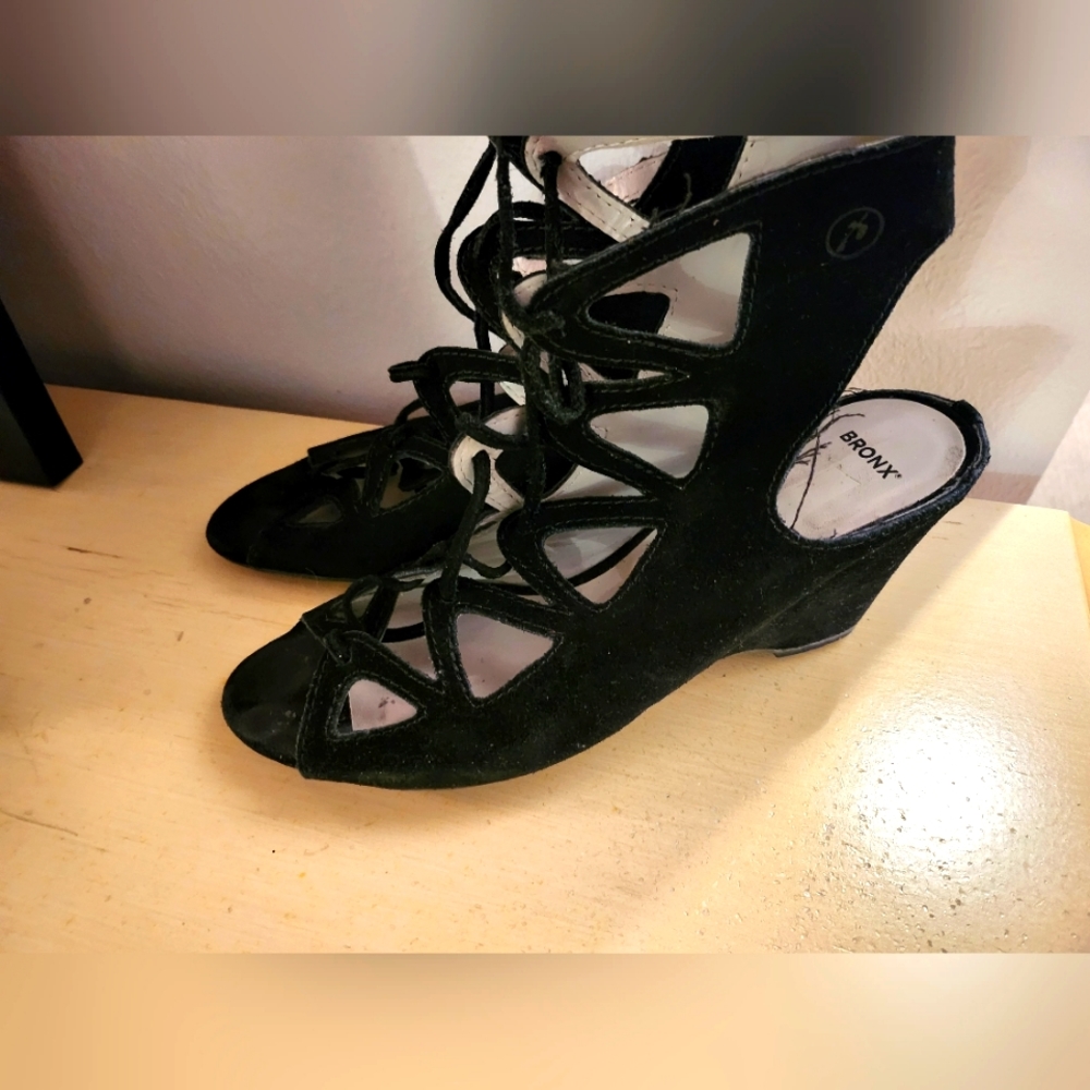 Cut Out Gladiator Sandals With Wedge